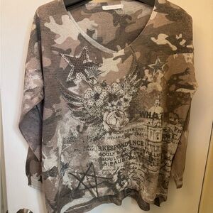“Made In Italy” Brand Graphic V-Neck Sweater with Studded Wings